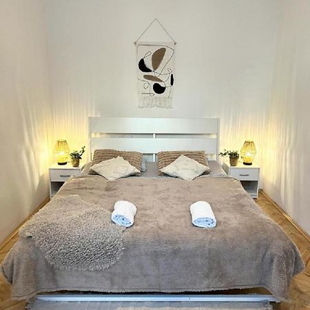 Apartment Cecil - Old Town Bratislava Eksteriør bilde